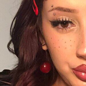 Meet your Posher, Makishea